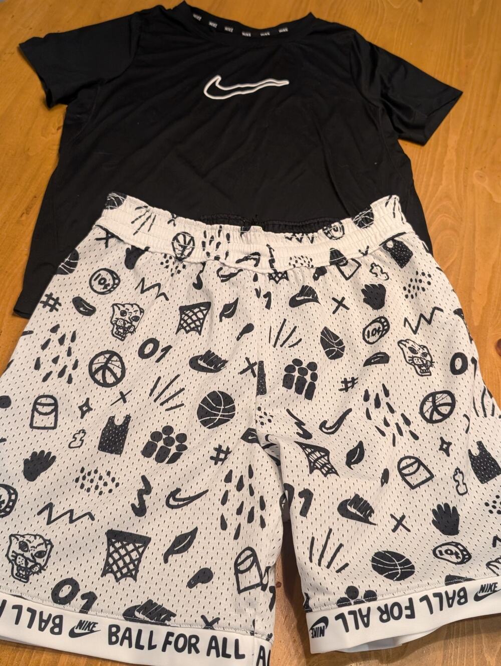 Nike 3 Piece Outfit, Unisex Reversible Basketball Shorts, (2) Dryfit Tees, Large